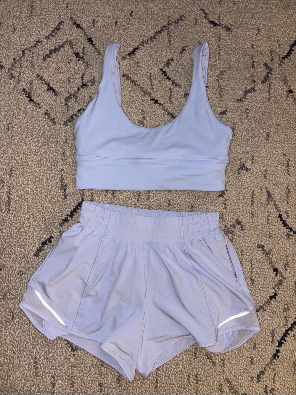 Lululemon set bra 6/ shorts 4 - Picture 2 of 6